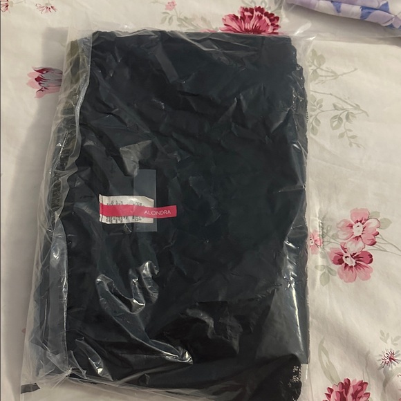 ALONDRA BLACK BRESS STRECH SZ L - Picture 8 of 8